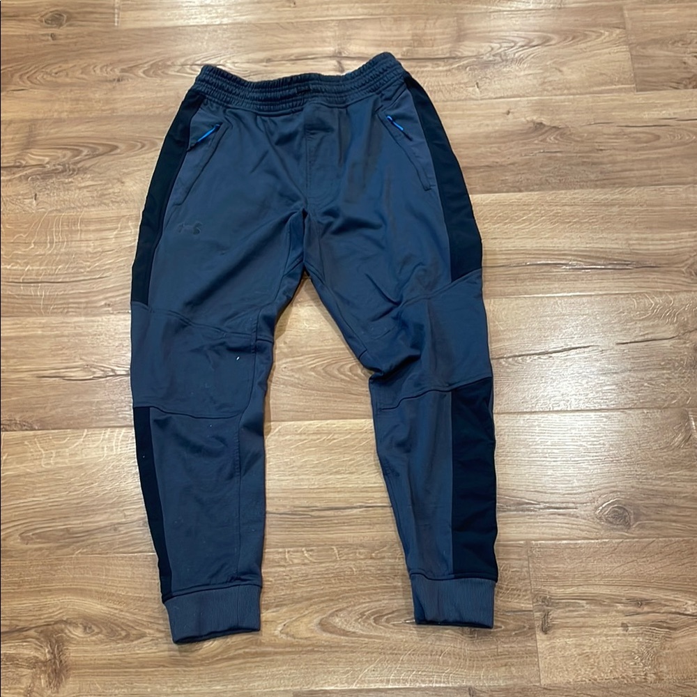 Under Armor Men's Gray Jogger Pants (adult medium) cold gear